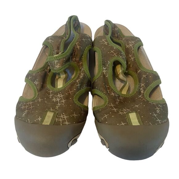 Merrell Army Green Canvas Water/Hiking Shoe in Ladies Size 8 - Picture 1 of 7